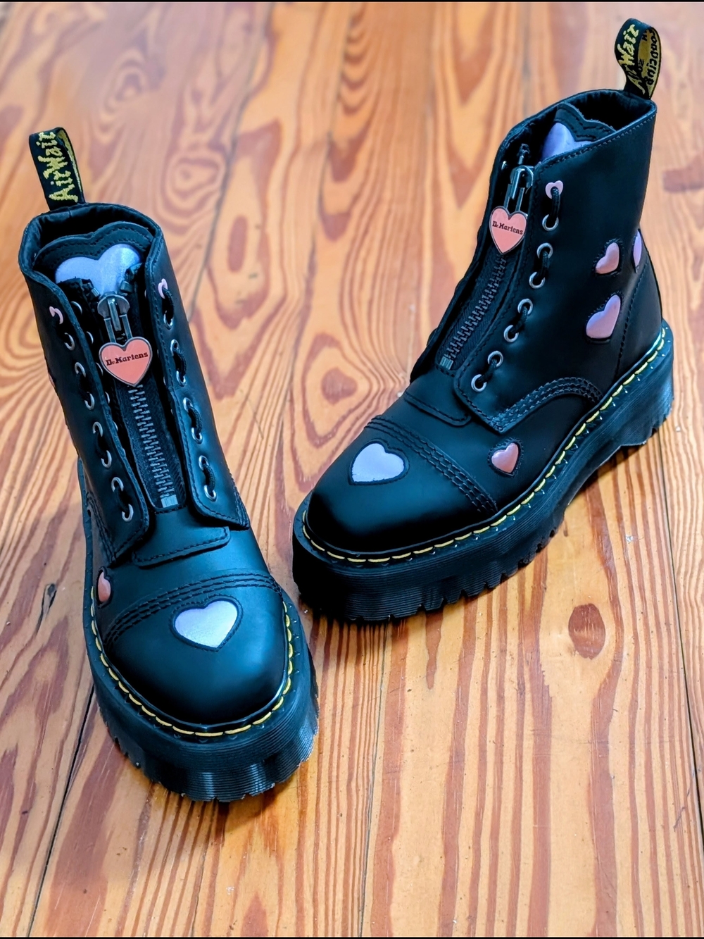 NWOB Dr. Martens Sinclair Hearts Platform Boots Black Pink Heart Cutout Zip US 8 - Picture 12 of 13